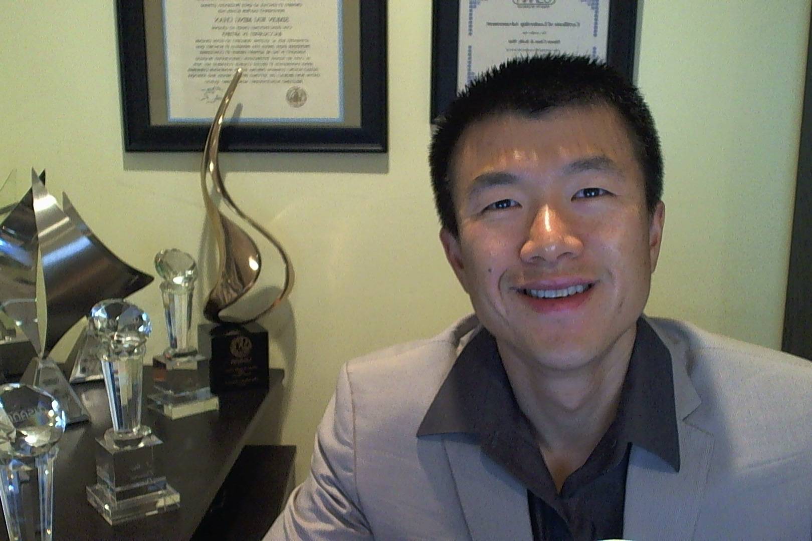 Network-Marketing-Training-Simon-Chan-coaching-dresshirt-brown-beige-jacket.jpg